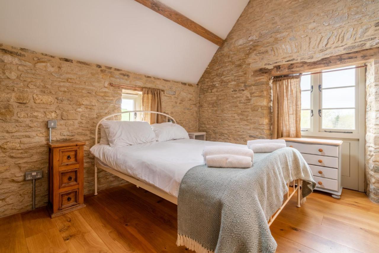 Villa Middle Barn Dyrham Exterior foto