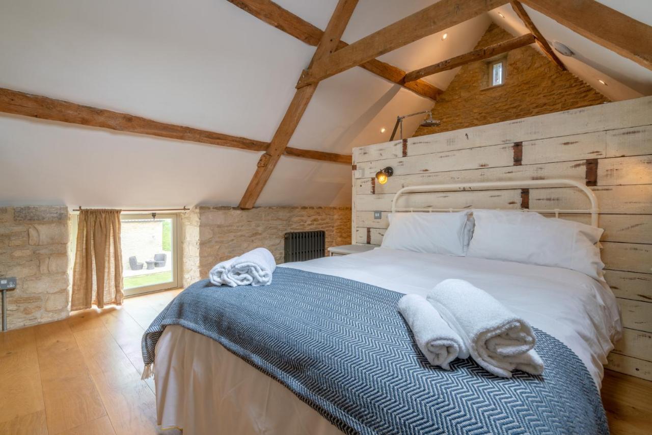 Villa Middle Barn Dyrham Exterior foto