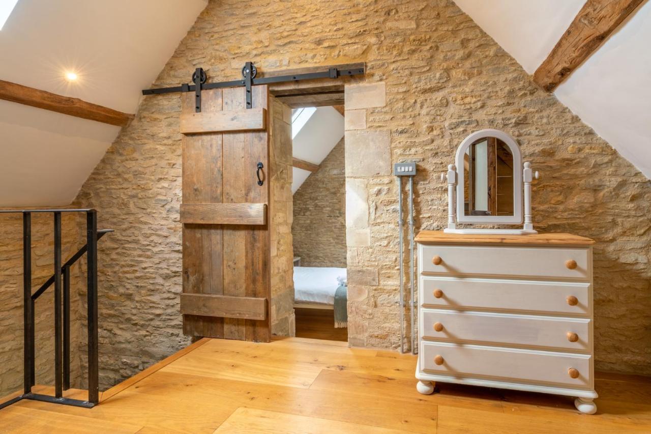 Villa Middle Barn Dyrham Exterior foto