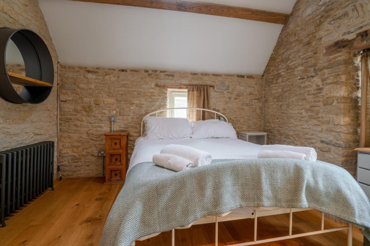 Villa Middle Barn Dyrham Exterior foto